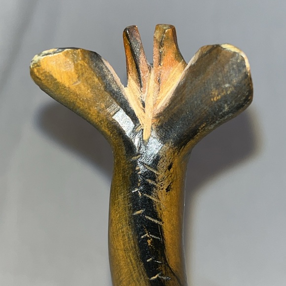 Hand carved giraffe, by craftsmen of Kenya from African muhuhu wood 12” tall - Picture 14 of 17